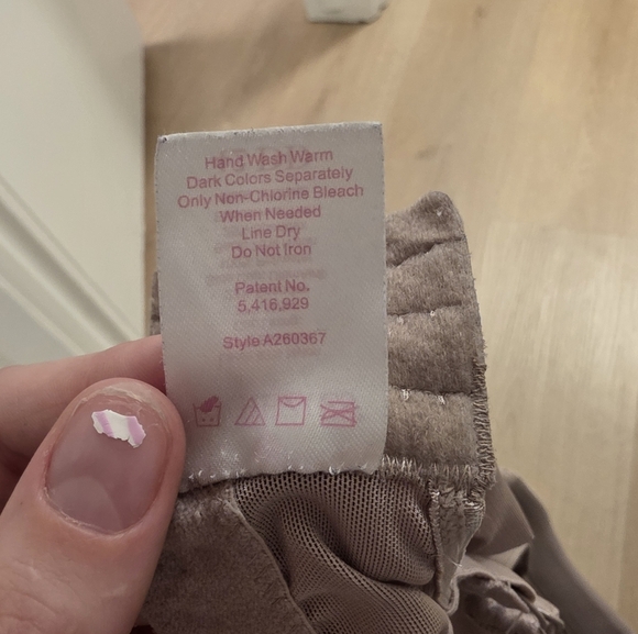 Breezies Taupe Unpadded Wireless Comfy Stretchy Adjustable Strap Bra Size 42DD - Picture 5 of 5